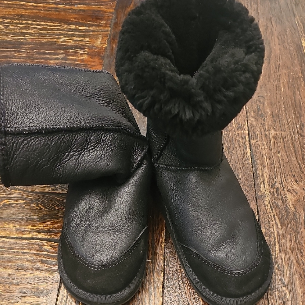 Cozy Black Shearling ( Real) Boots By The Sandalman Of Newport  Size 6 Lkke Uggs